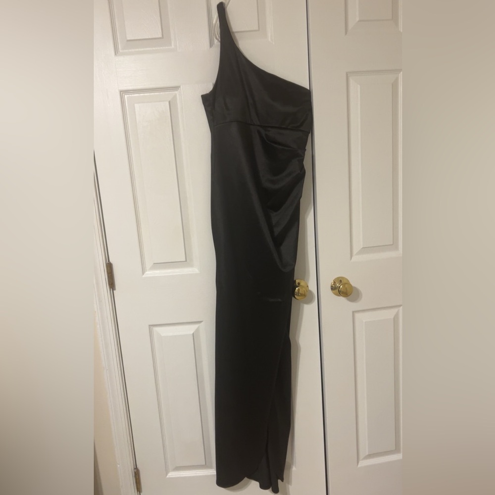 Elegant Black Strapless Gown